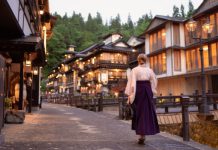 Ginzan Onsen - thị trấn suối nước nóng nổi tiếng trong tour du lịch Nhật Bản